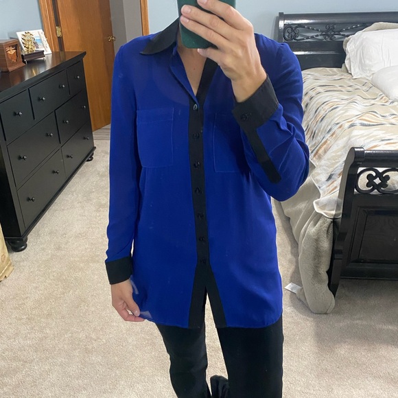 Beautiful Button-Down Blouse - Picture 3 of 11